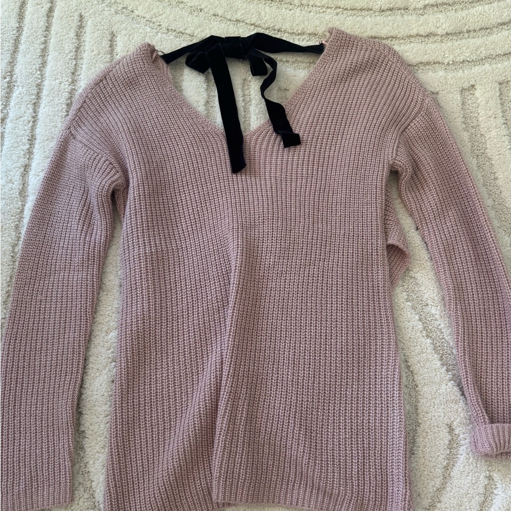 Alya Pink V-Neck Sweater with Black Bow